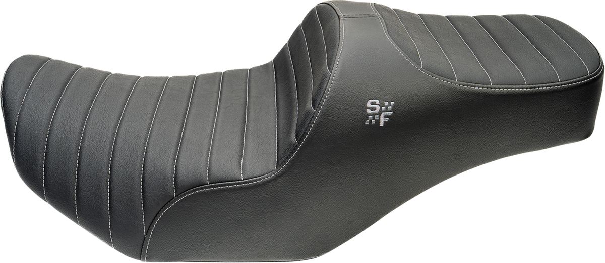 Chariot Seat - Silver Classic Stitch - Silver Logo - FLH/FLT '09-'23.5
