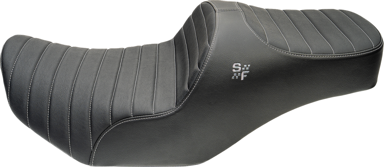 Chariot Seat - Silver Classic Stitch - Silver Logo - FLH/FLT '09-'23.5