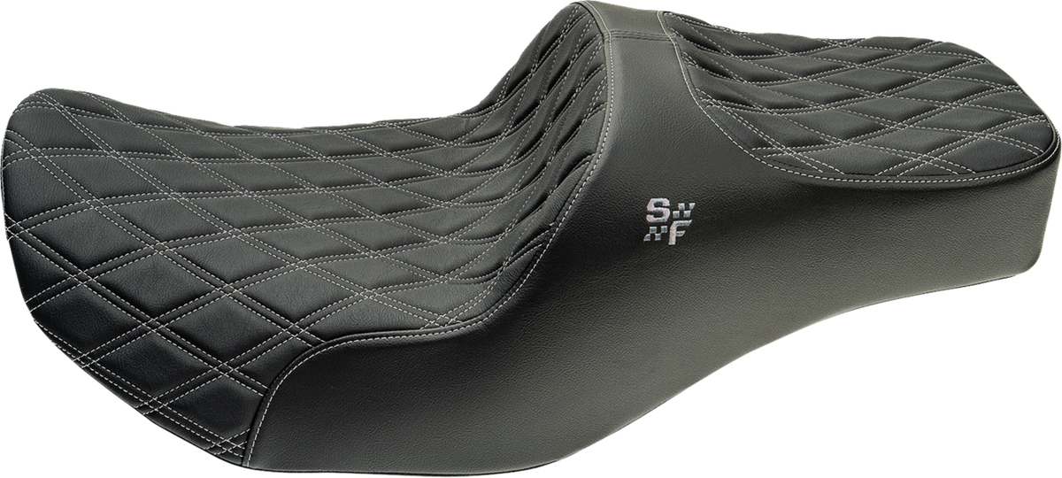 Chariot Seat - Silver Double Diamond Stitch - Silver Logo - FLH/FLT '23.5-'26