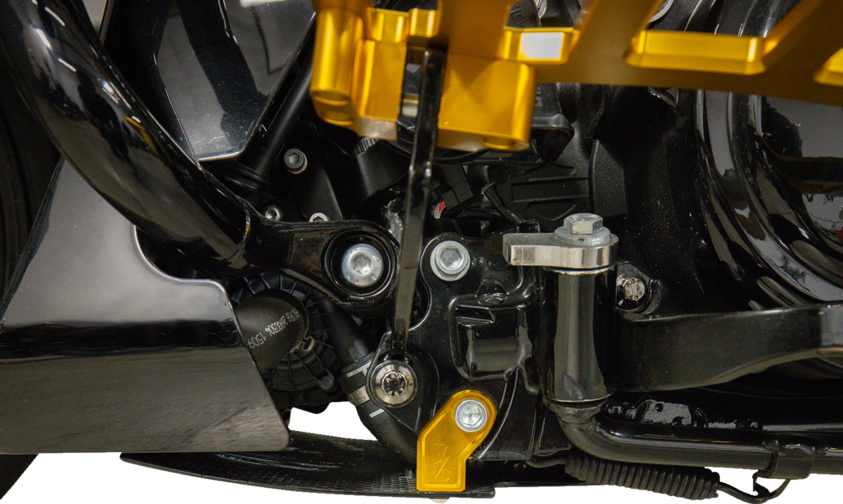 Skid Plate - Carbon Fiber/Forged - With Gold Brackets - FLHX/FLTRX