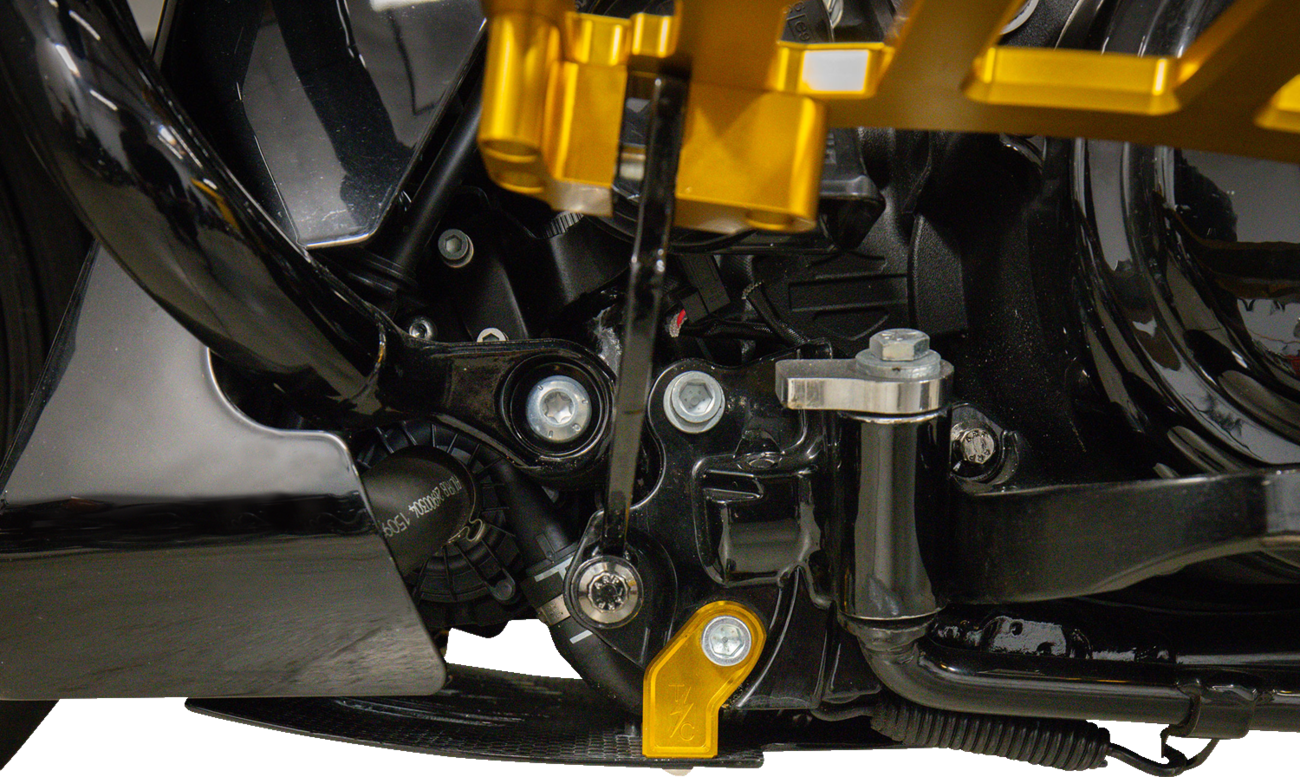 Skid Plate - Carbon Fiber/Forged - With Gold Brackets - FLHX/FLTRX