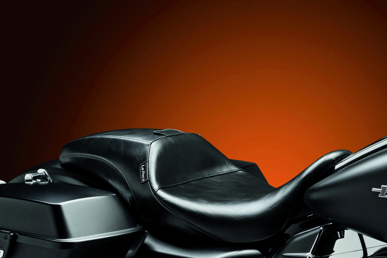 Outcast Seat - Full-Length - With Backrest - Smooth - Black - FL '08-'23