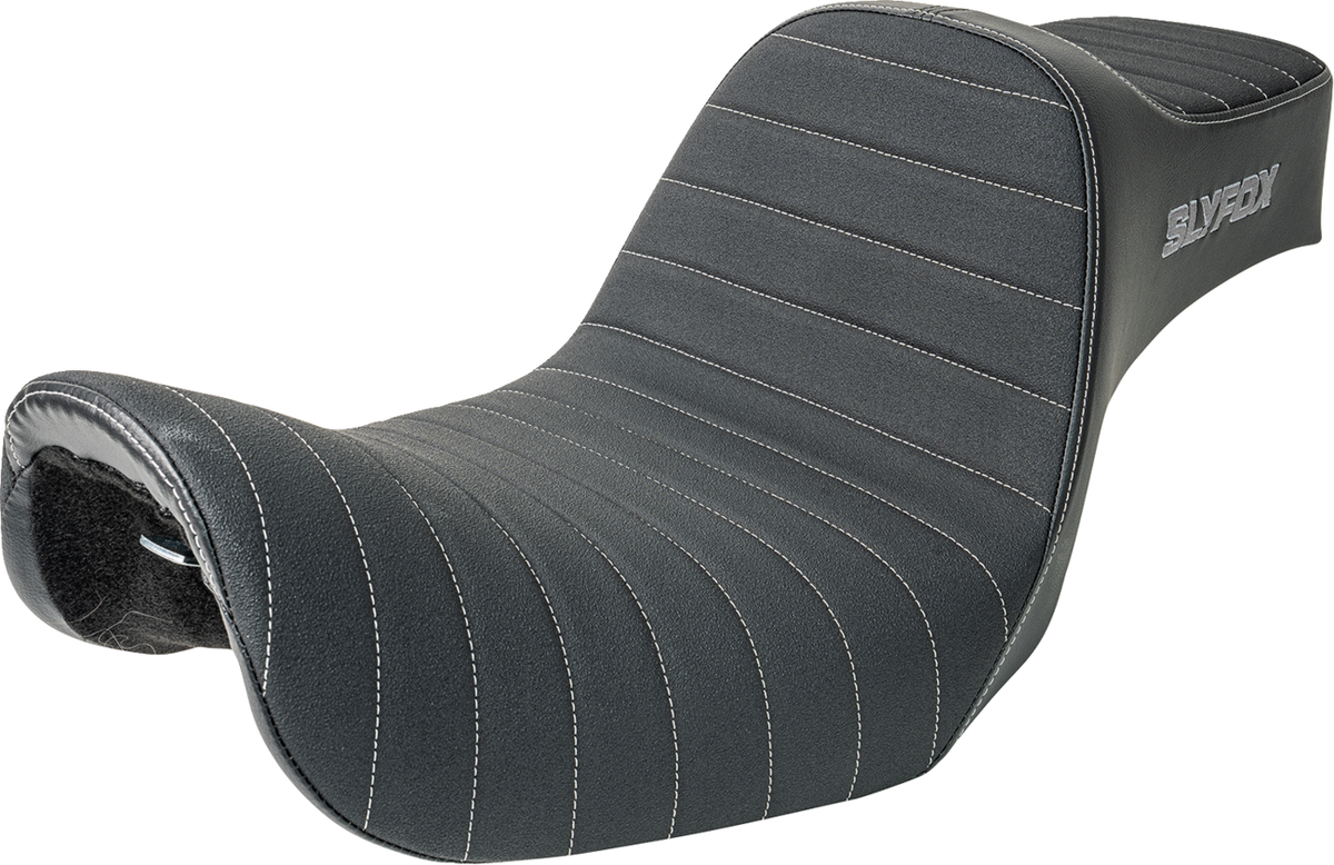 Highnoon Seat - Vinyl - Classic Stitch - Silver Logo - FXD '96-'03