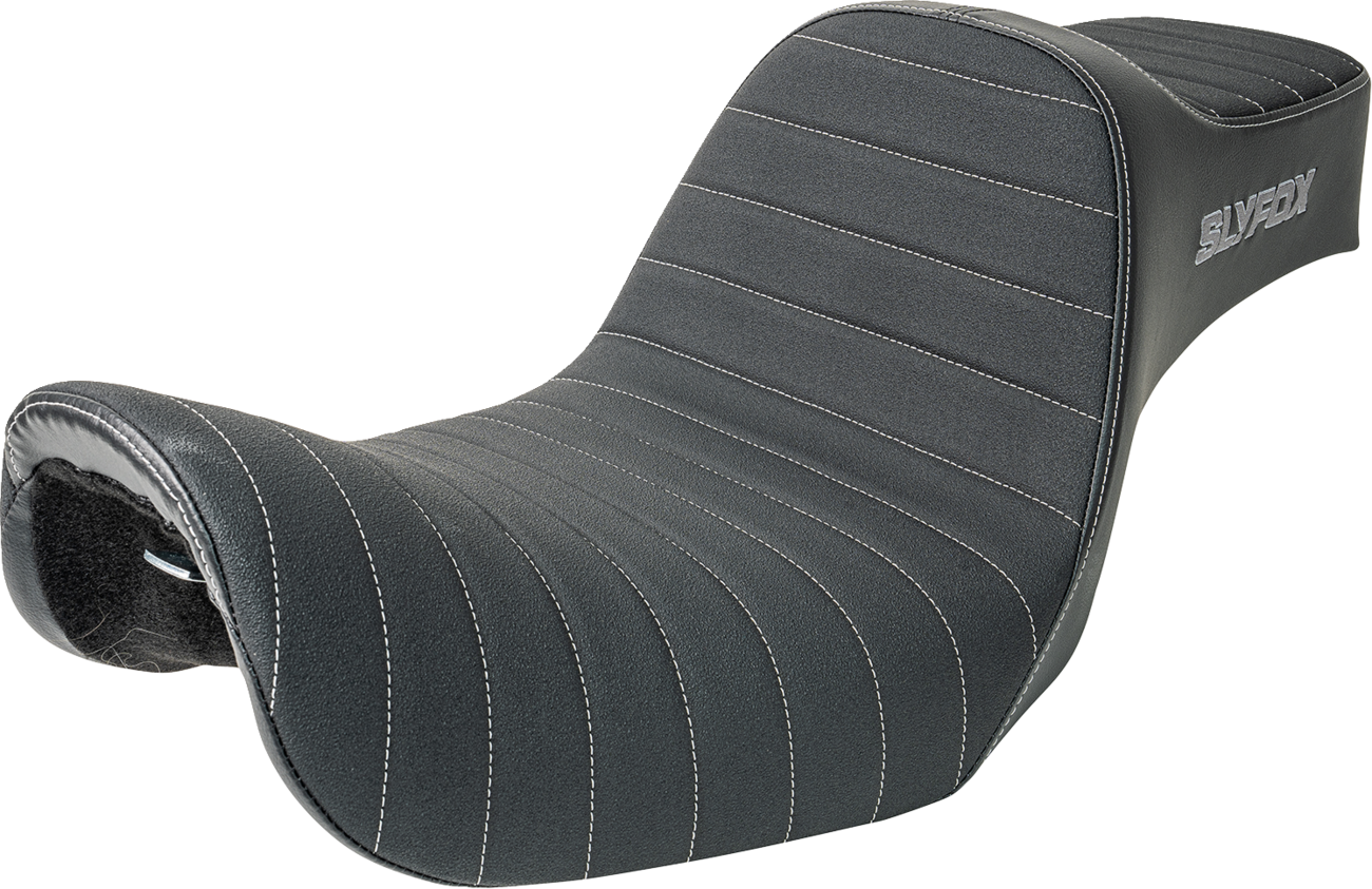 Highnoon Seat - Vinyl - Classic Stitch - Silver Logo - FXD '96-'03