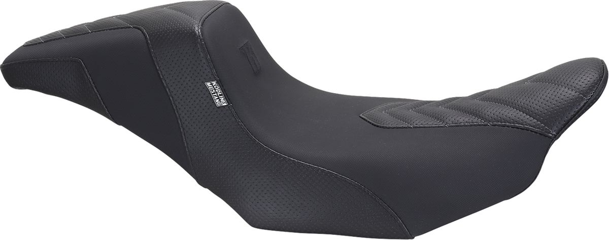 Signature Series Squareback™ Seat - Gripper Vinyl - Chevron - Gunmetal Stitch - FLH/FLT '23-'25