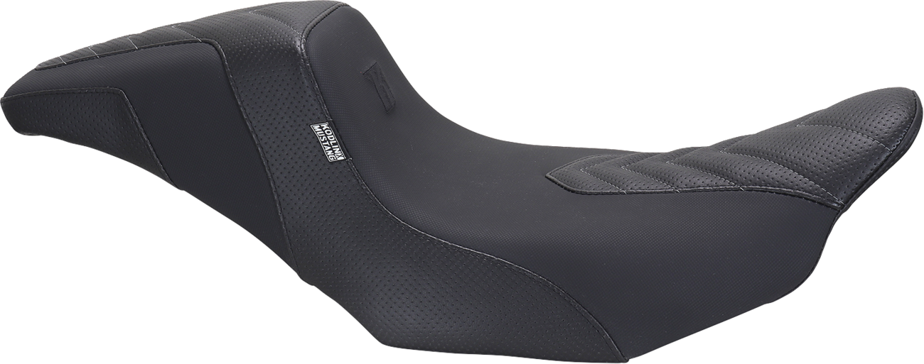 Signature Series Squareback™ Seat - Gripper Vinyl - Chevron - Gunmetal Stitch - FLH/FLT '23-'25