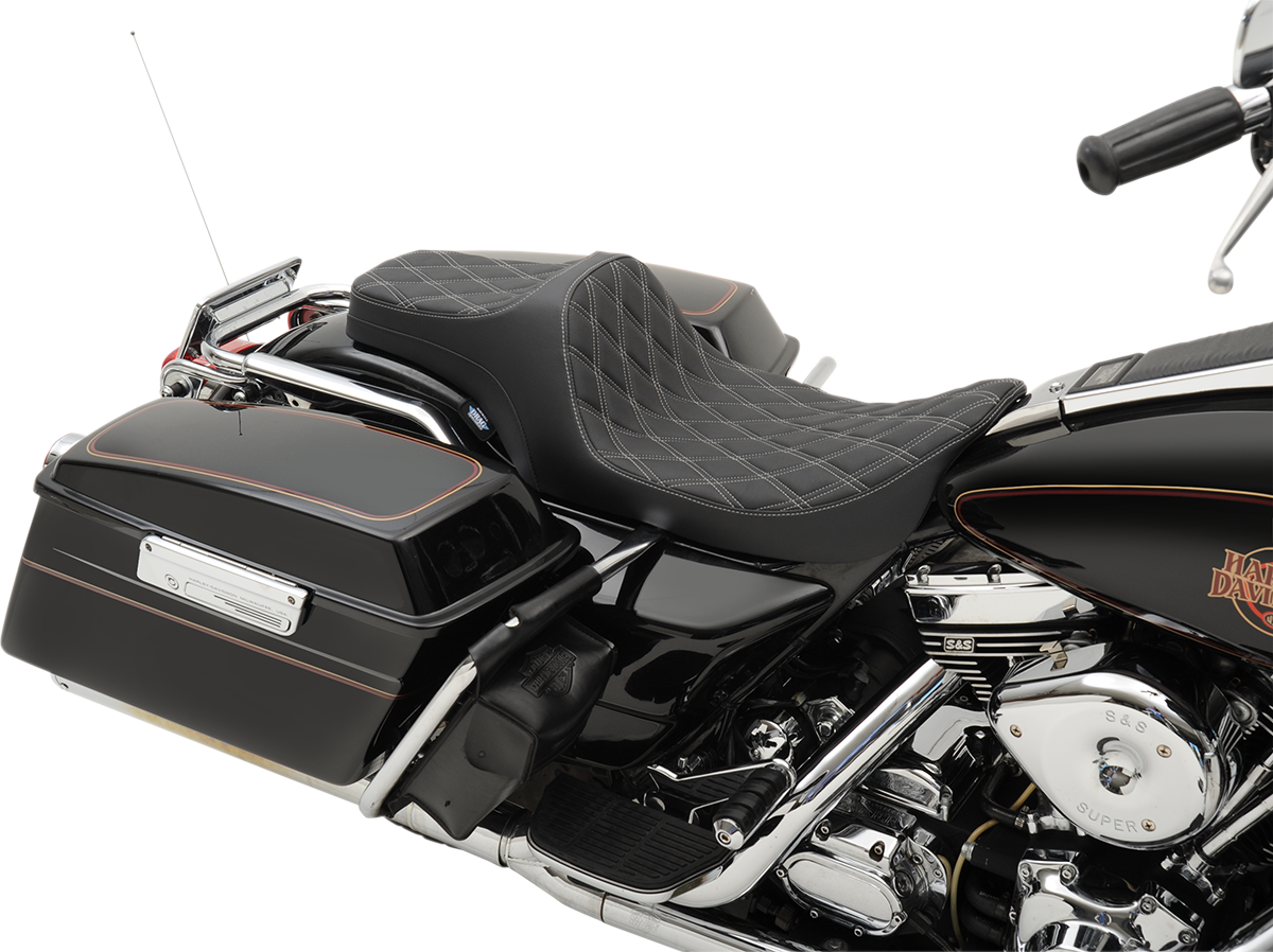 Predator III Seat - Double Diamond - Silver Stitched - FLHR/FLHX '99-'07