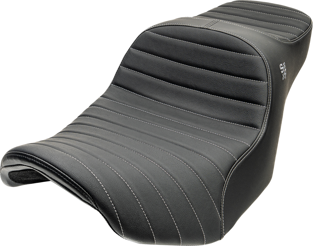 Chariot Seat - Silver Classic Stitch - Silver Logo - FLH/FLT '09-'23.5