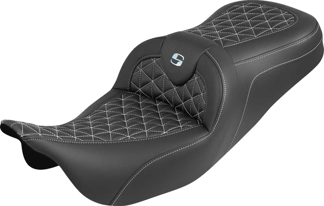 RoadSofa™ Tri Gripper Seat - Standard Reach - Silver Stitch - W/O Backrest - FLH/FLT '08-'25