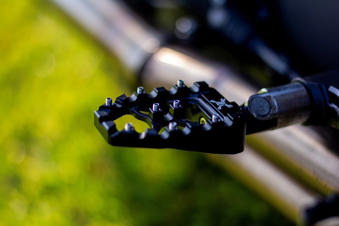 MX Evolution Driver Pegs - Black - Softail
