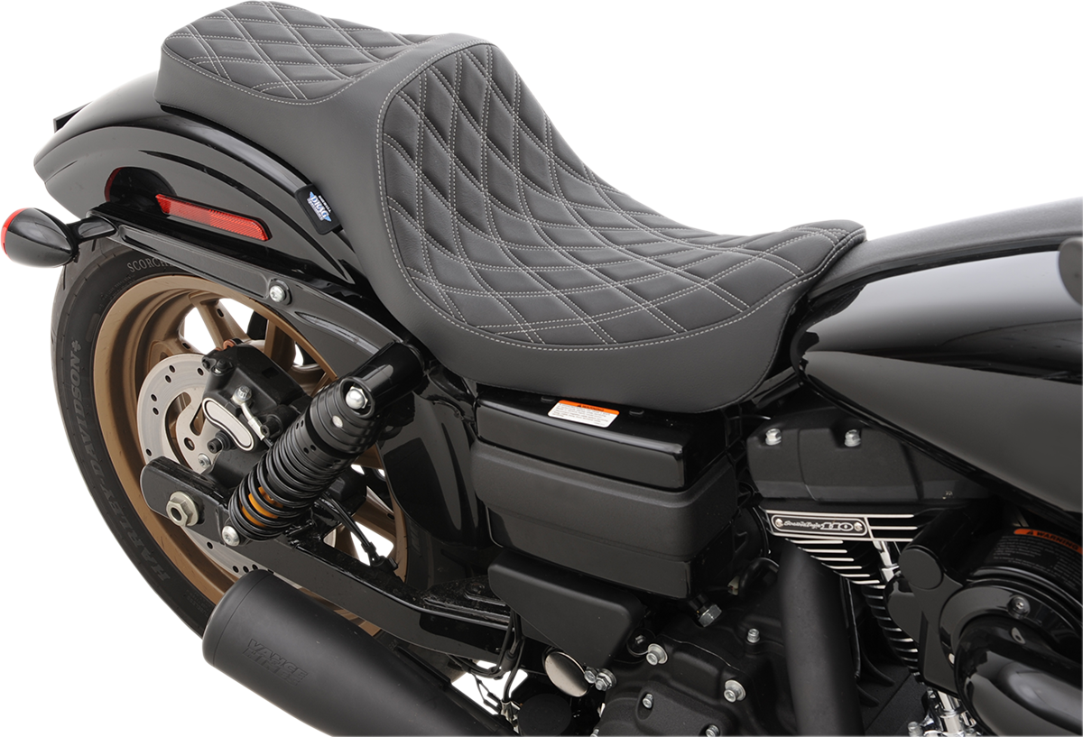 Predator III Seat - Double Diamond - Silver Stitching - FXD/FLD '06-'17