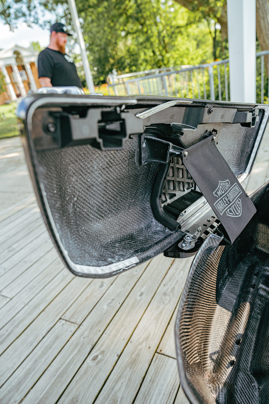 Saddlebag Lids - Carbon Gloss - FL '24-'25