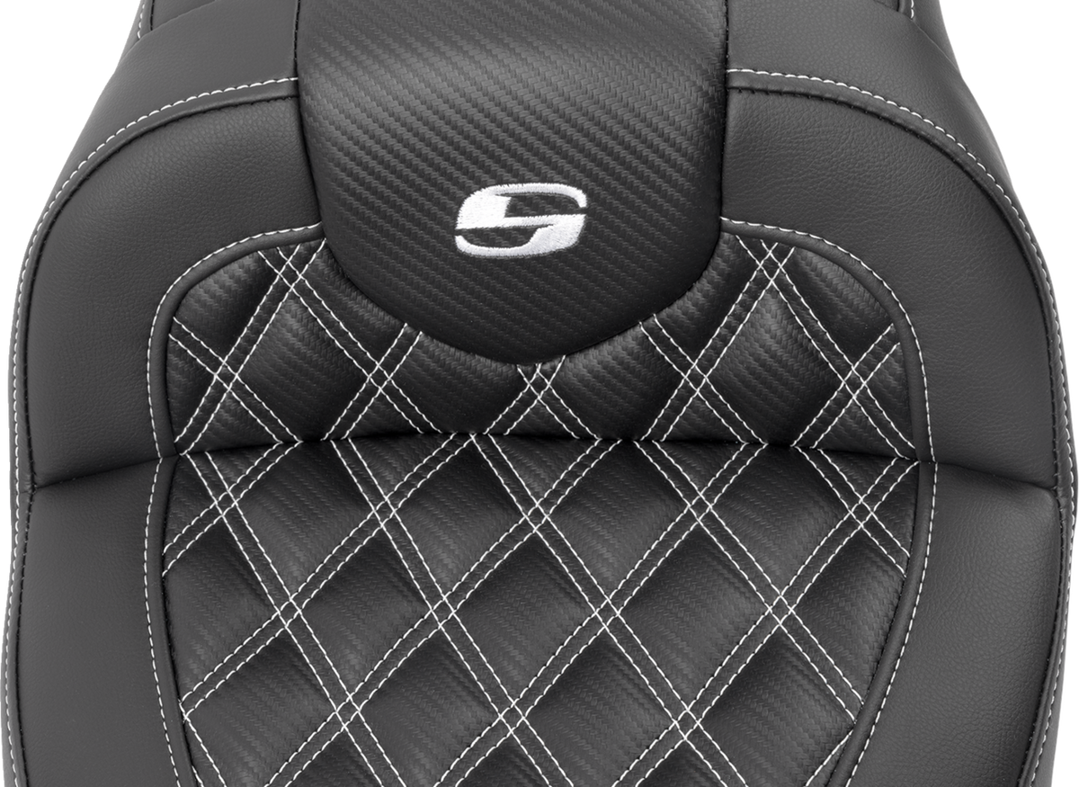 RoadSofa™ Seat - With Backrest - Carbon Fiber - Lattice Stitch - White Stitch - FLTR/FLHX '23-'24