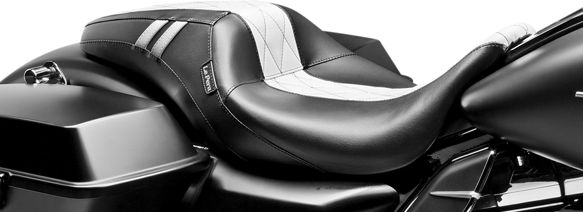 Outcast GT Seat - Full-Length - W/O Backrest - Black Double Diamond W/White Inlay - FL '08-'23