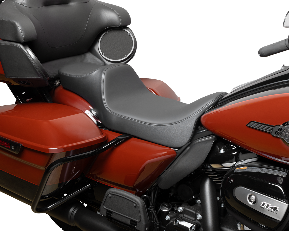 Predator III Seat - Extended Reach - Smooth - Black Solar Leather - FLH/FLT '08-'24