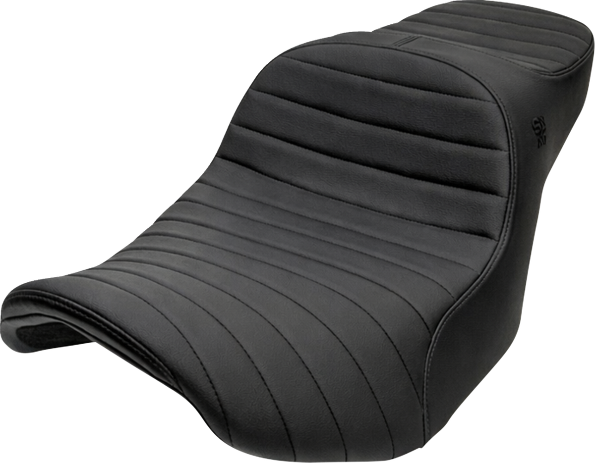 Chariot Seat - Black Classic Stitch - Black Logo - FLH/FLT '23.5-'26