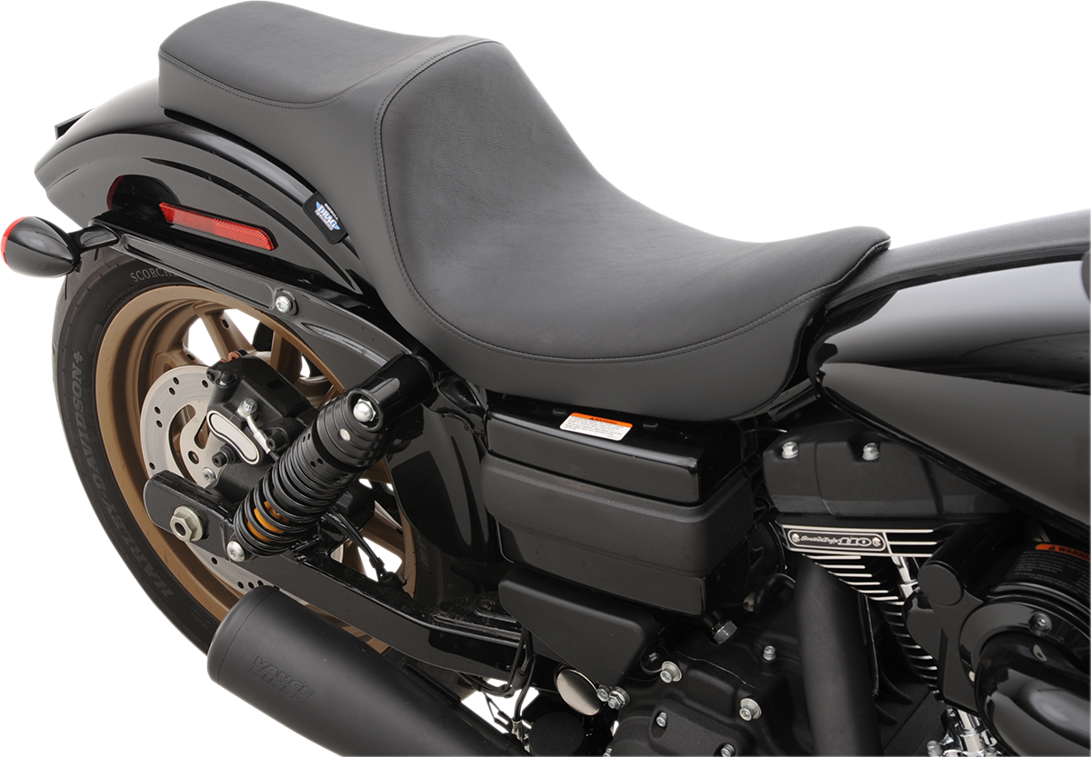 Predator III Seat - Smooth - Black - FXD/FLD '06-'17