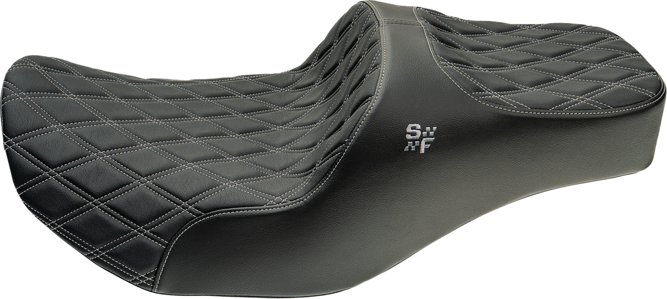 Chariot Seat - Silver Double Diamond Stitch - Silver Logo - FLH/FLT '09-'23.5
