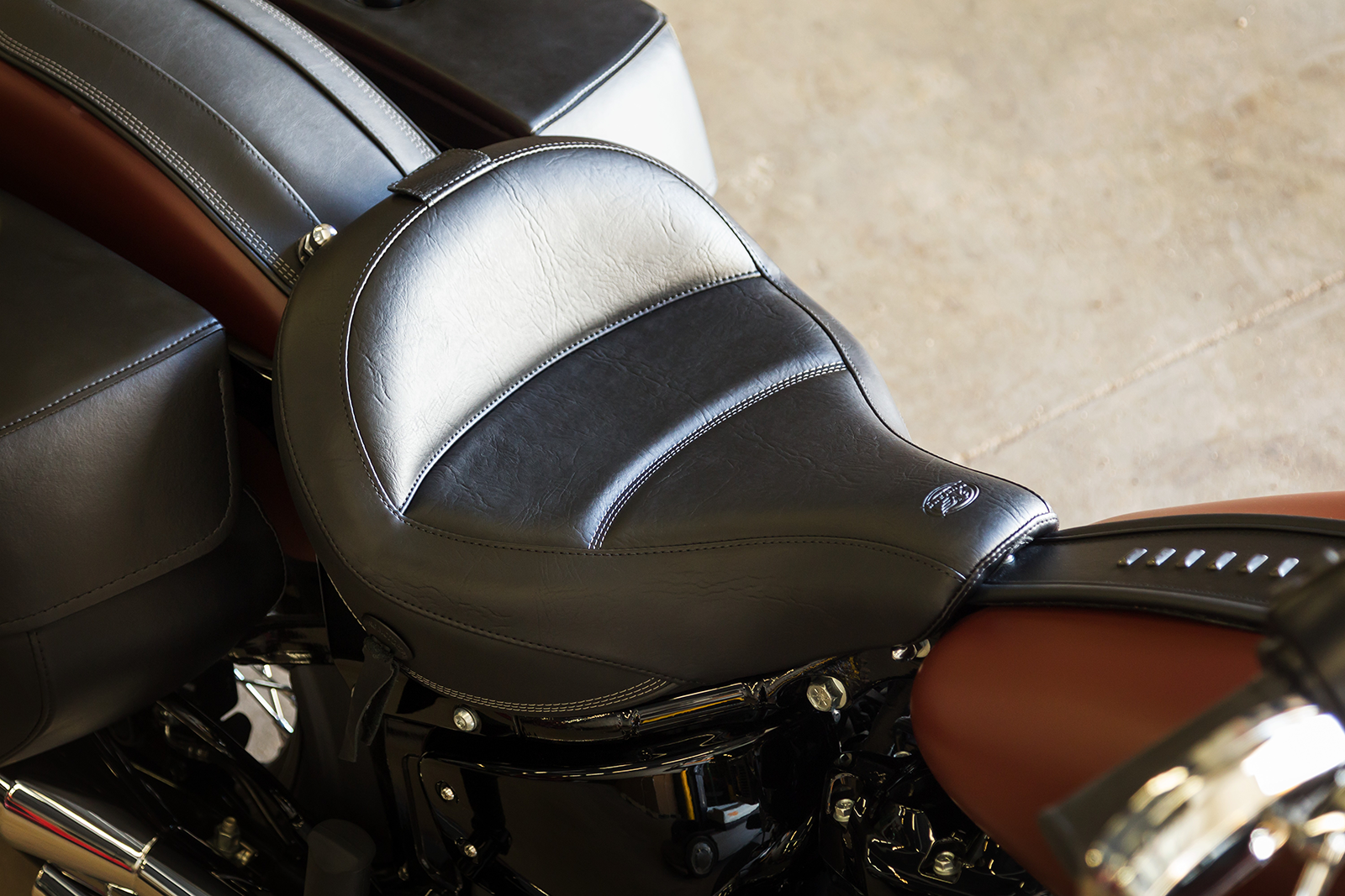 Max Profile Solo Touring Seat - With Driver Backrest - Black - Original - FLHC/FLDE