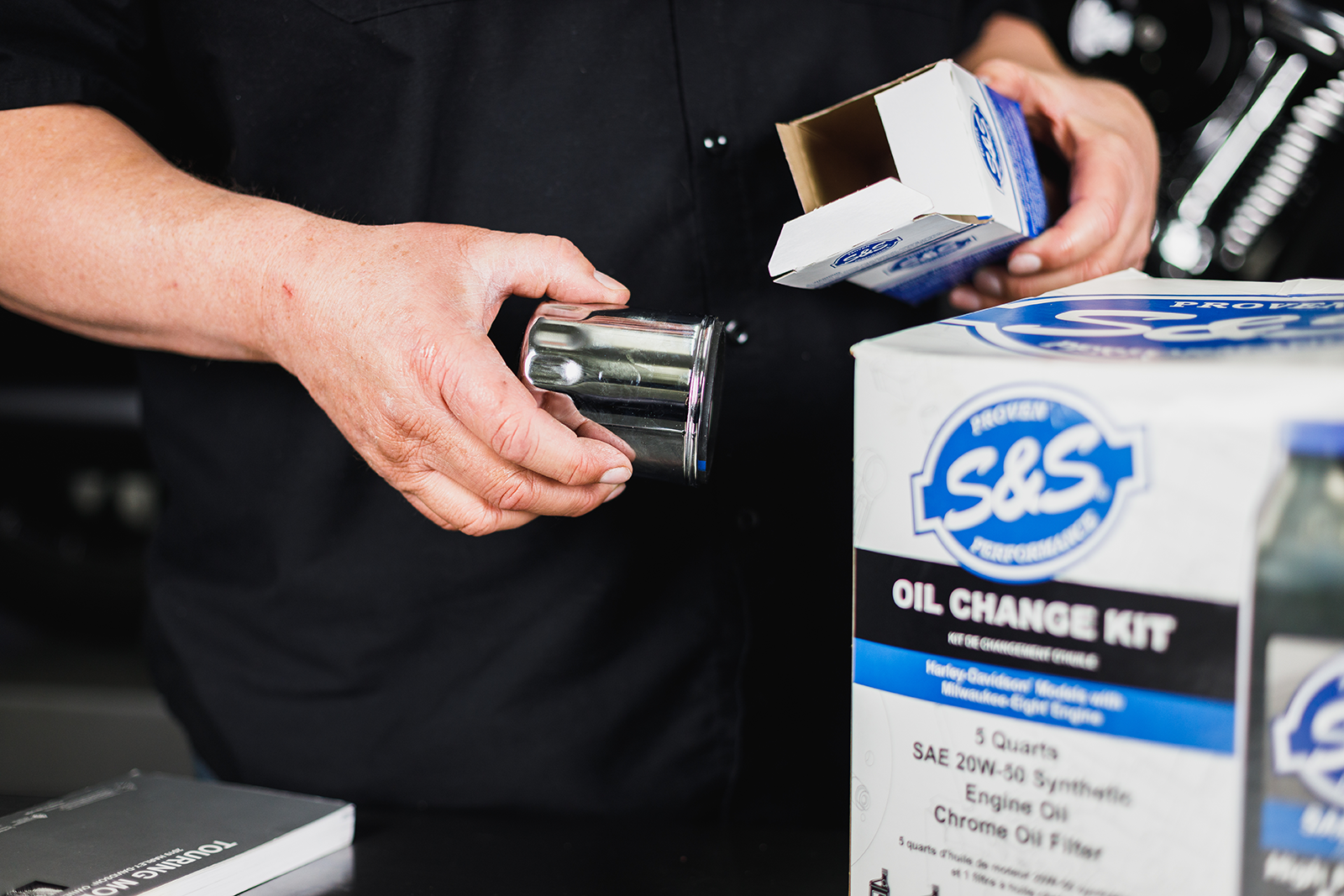 Oil Change Kit - Chrome Filter - M8 - 5 US Quarts