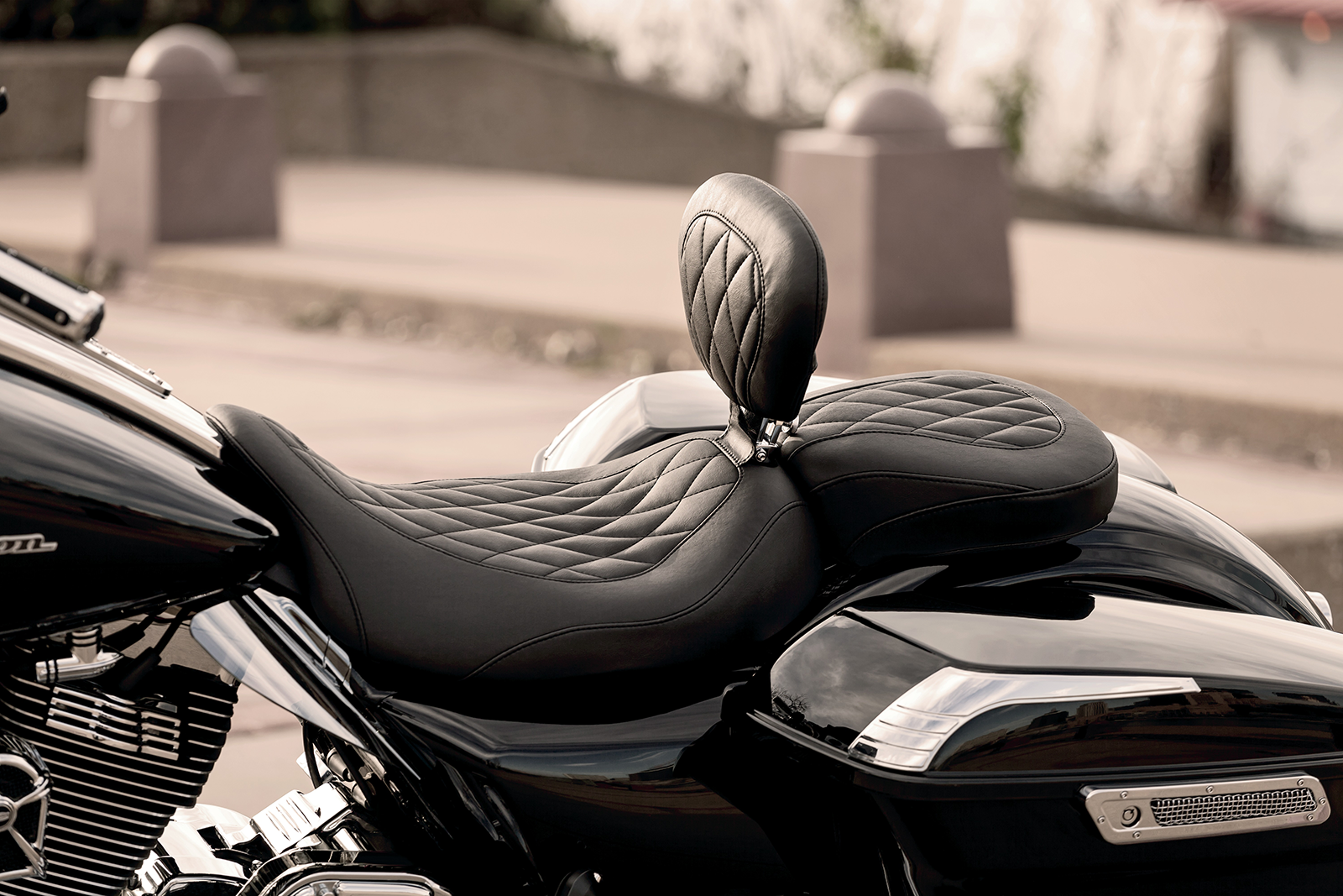 Wide Tripper™ Solo Seat - With Removable Driver Backrest - FL '08-'25