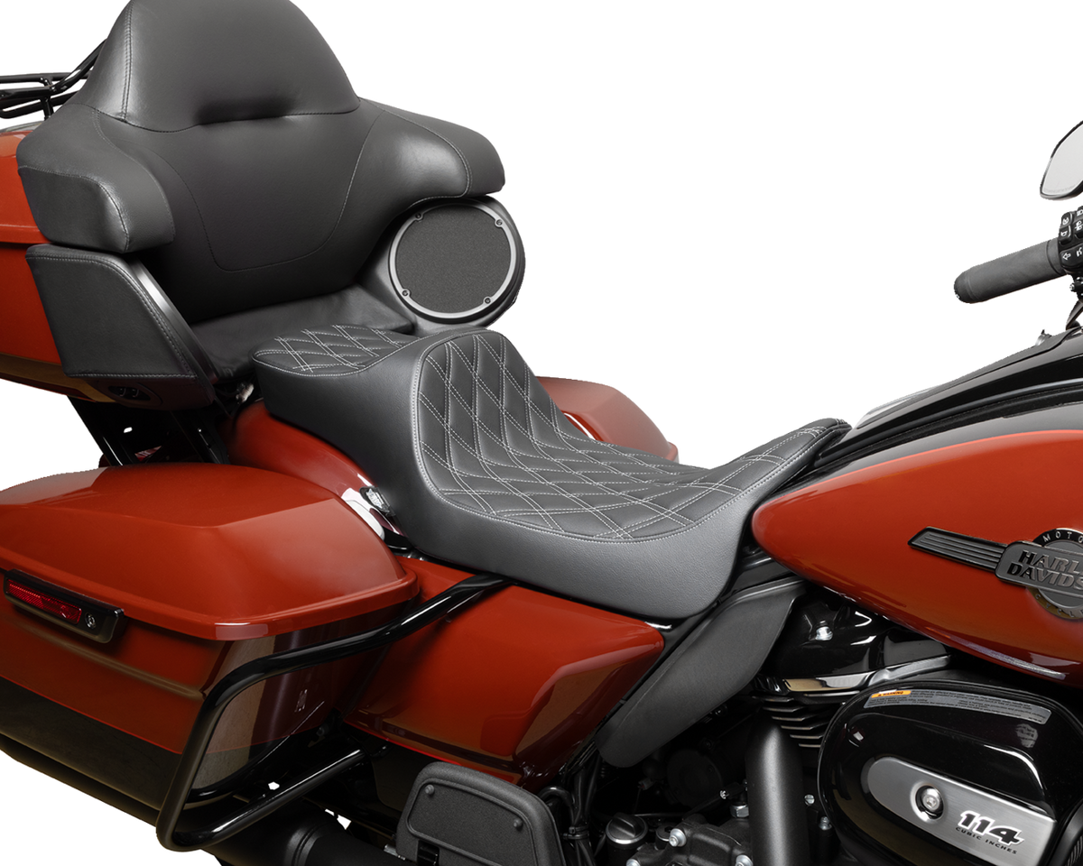 Predator III Seat - Extended Reach - Double Diamnd - Silver Stitching - FLH/FLT '08-'24