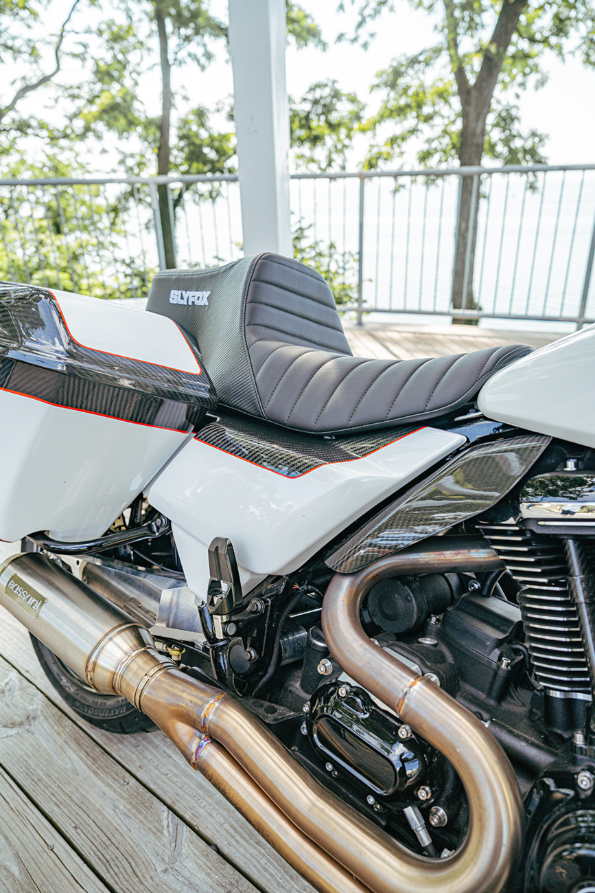 High Noon Seat - Vinyl - Classic Stitch - Gray Logo - FLH/FLT '23-'24