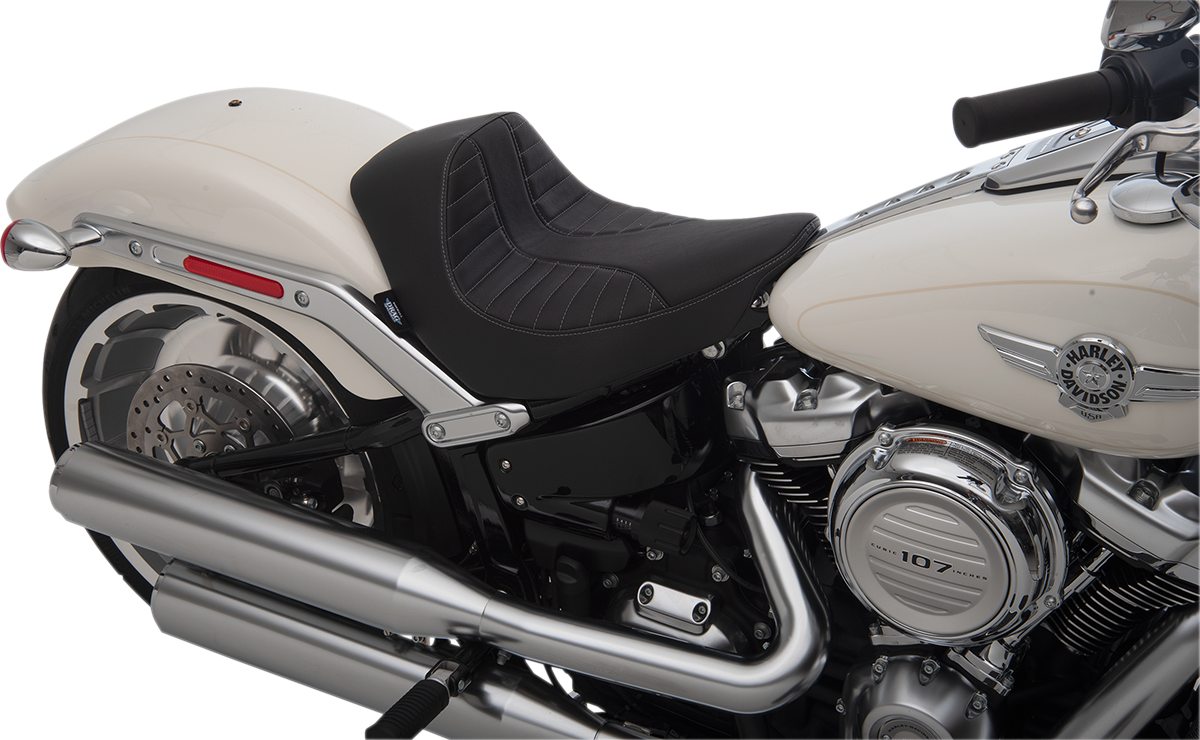 EZ-Solo Seat - Scorpion Stitch - Silver Thread - Vinyl - FLFB/S '18-'22