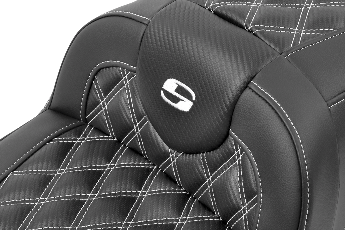 RoadSofa™ Seat - With Backrest - Carbon Fiber - Lattice Stitch - White Stitch - FLTR/FLHX '23-'24