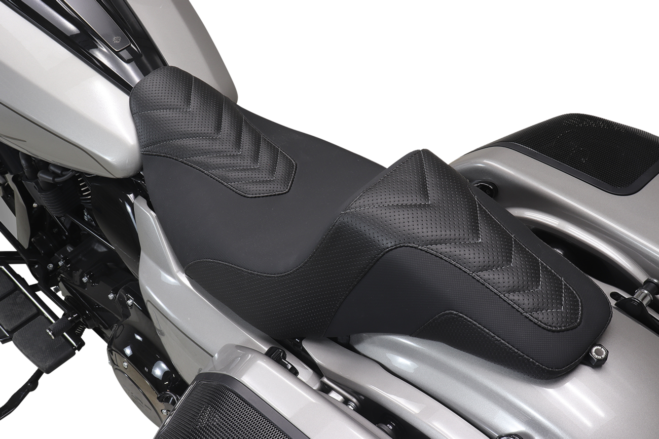 Signature Series Squareback™ Seat - Gripper Vinyl - Chevron - Gunmetal Stitch - FLH/FLT '23-'25