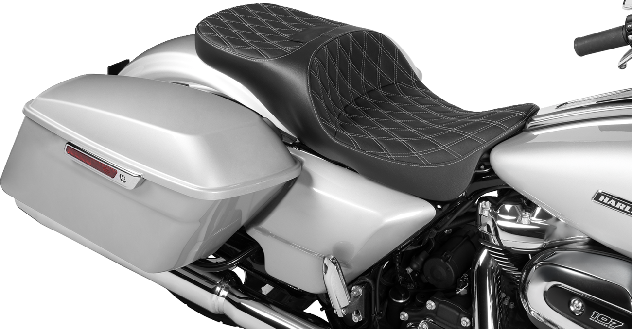 Extended Reach Freedom Seat - Vinyl - Double Diamond - Silver Stitch - FLT/FLH '09-'25