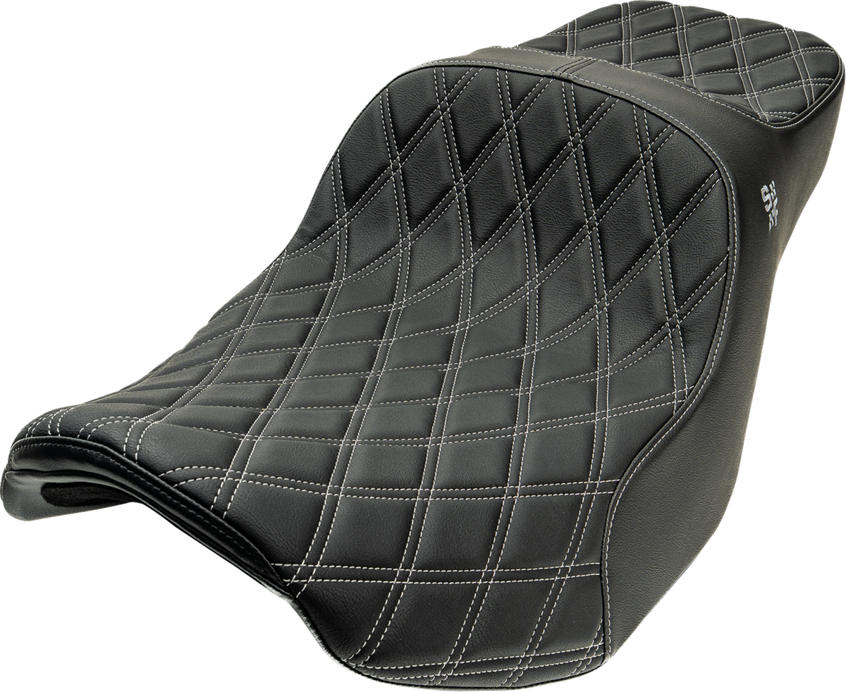 Chariot Seat - Silver Double Diamond Stitch - Silver Logo - FLH/FLT '23.5-'26