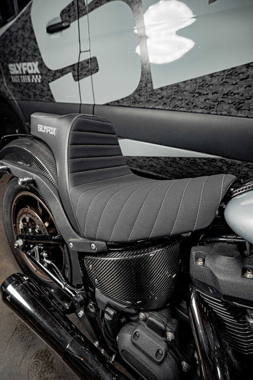 High Noon Seat - Vinyl - Classic Stitch - Silver Logo - FL/FX '18-'24