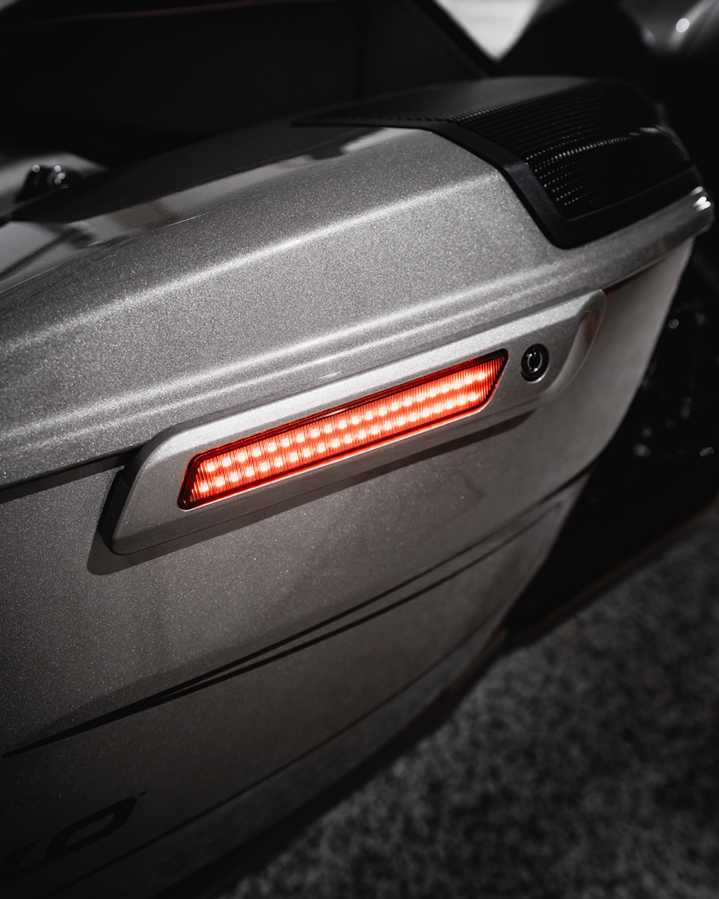 Dual Color LED Saddlebag Latch Lightz™