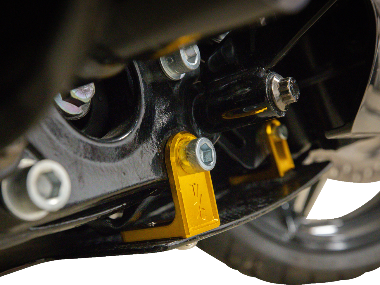 Skid Plate - Carbon Fiber/Forged - With Gold Brackets - FLHX/FLTRX