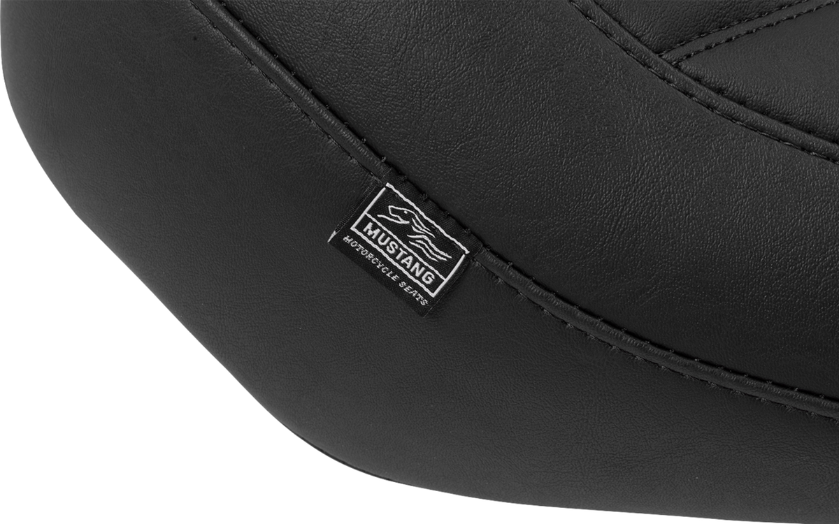 Wide Tripper™ Seat - Solo - Black Stitching - FLT/FLH '23-'25
