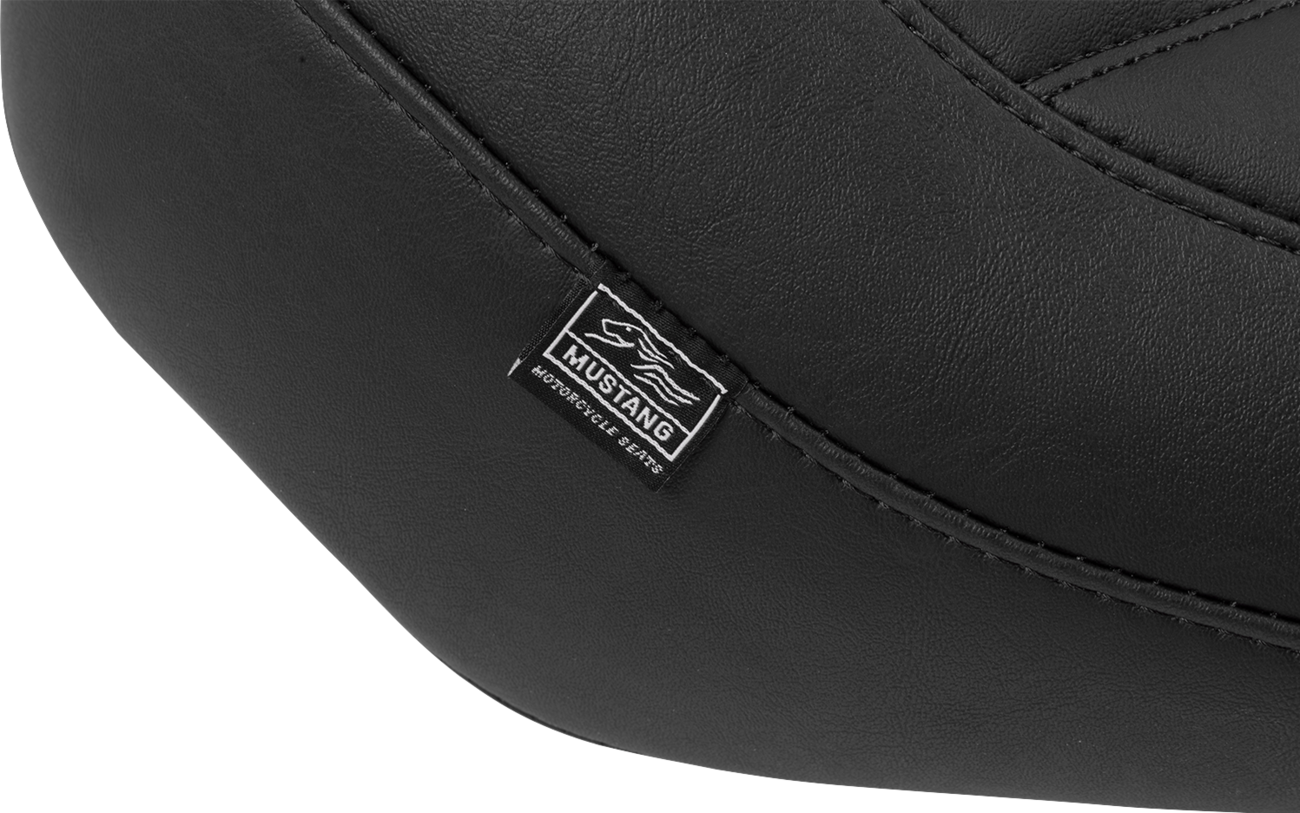 Wide Tripper™ Seat - Solo - Black Stitching - FLT/FLH '23-'25