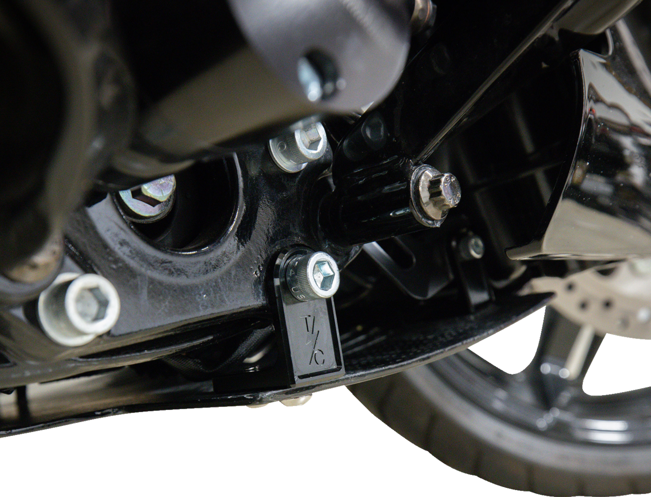 Skid Plate - Carbon Fiber/Forged - With Black Brackets - FLHX/FLTRX